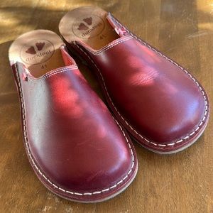 EUC Duckfeet blavand slip on clog size 41